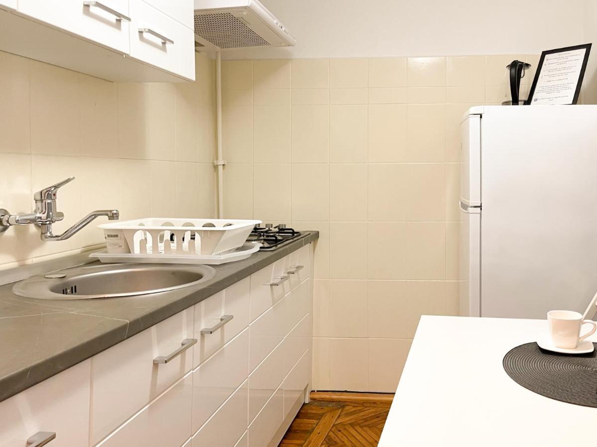 White Moon Apartment Braşov Extérieur photo