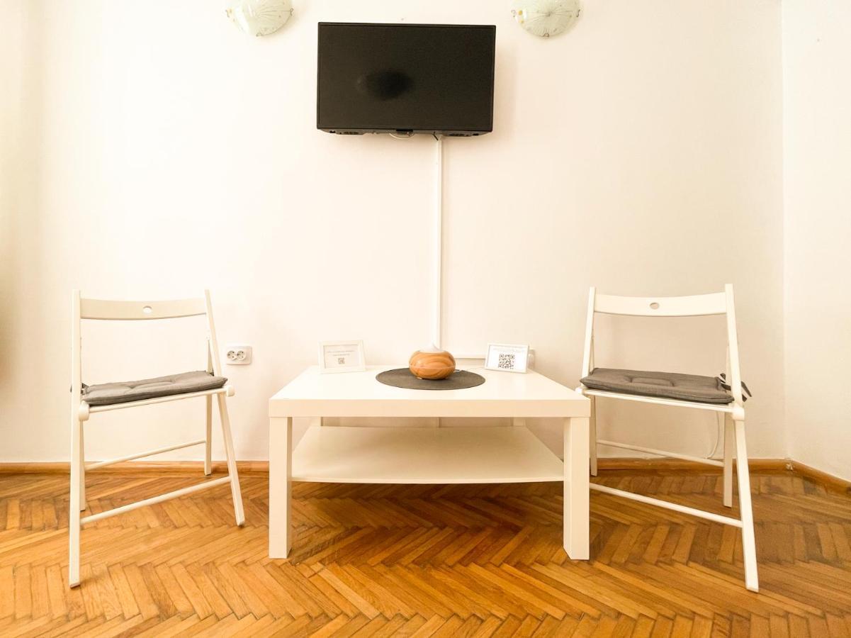 White Moon Apartment Braşov Extérieur photo