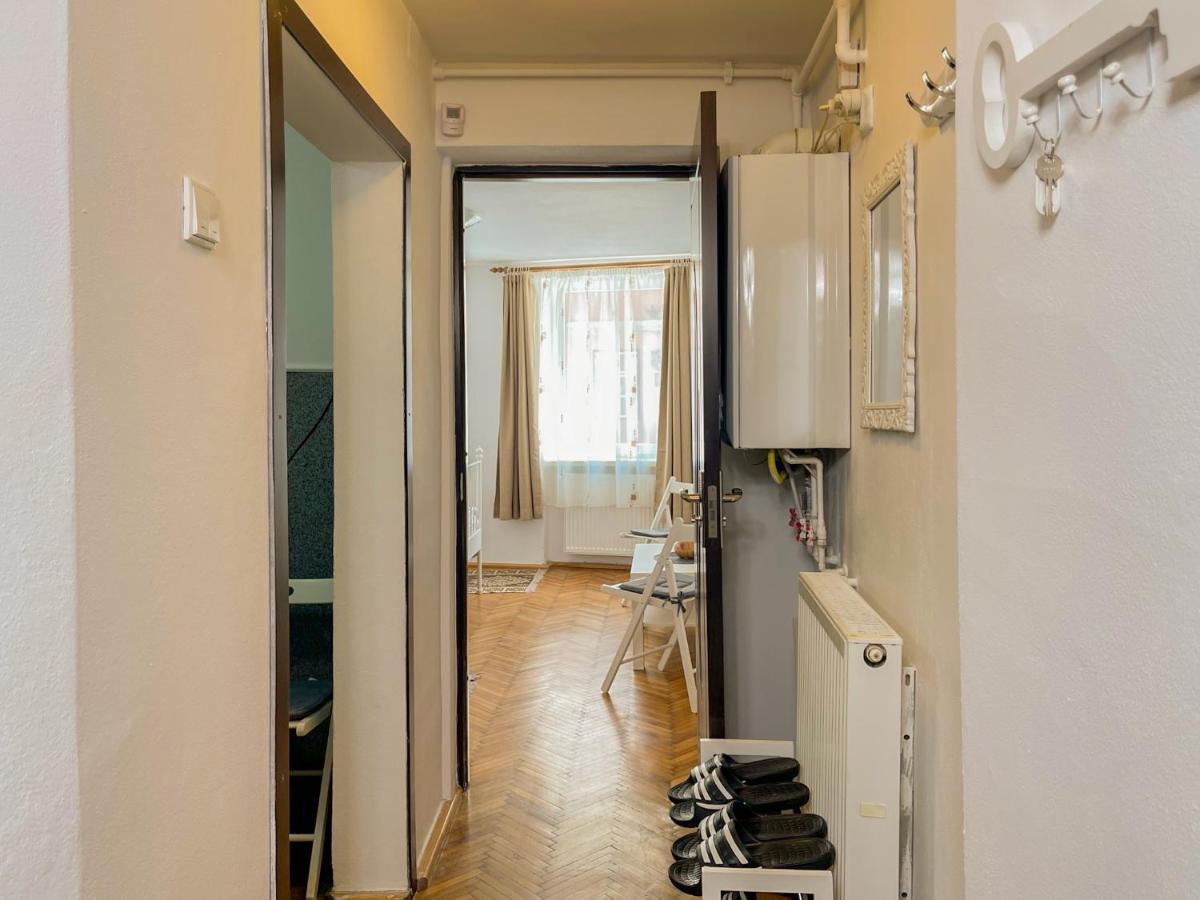 White Moon Apartment Braşov Extérieur photo