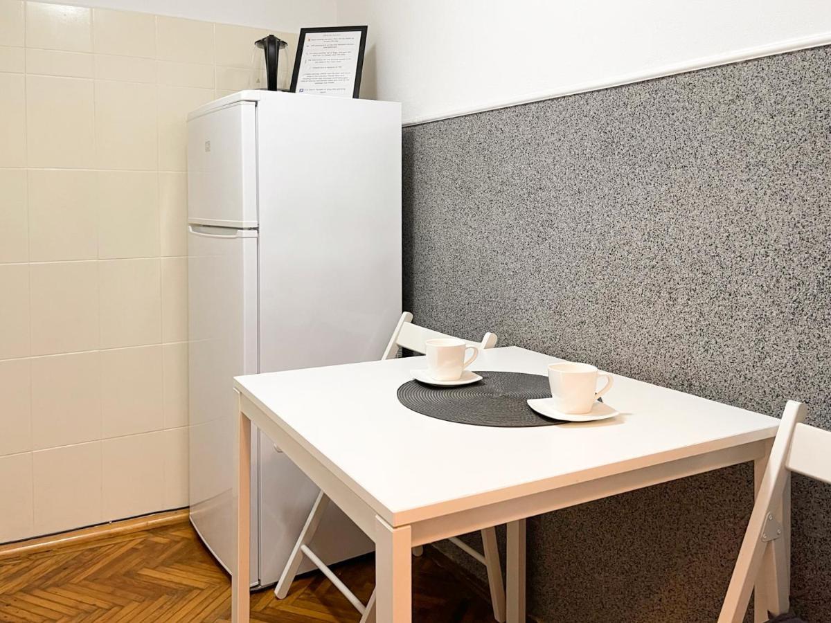 White Moon Apartment Braşov Extérieur photo