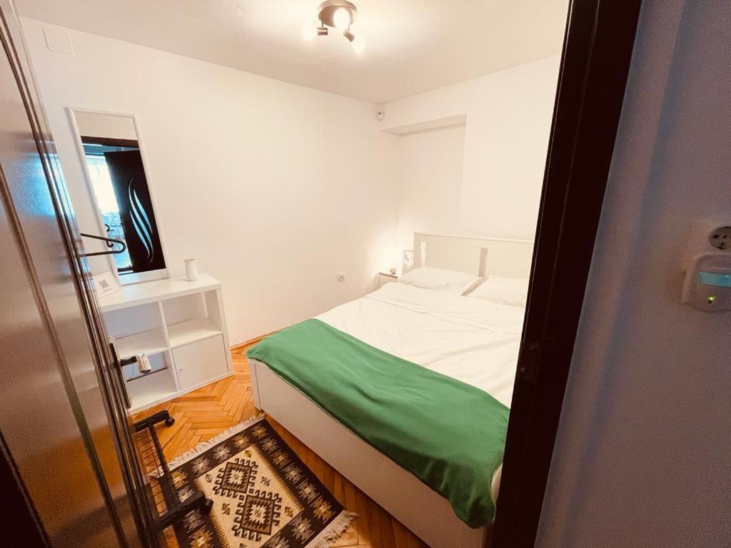White Moon Apartment Braşov Extérieur photo